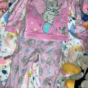 1 dumbo pjs size 18 month, 1 Santa Footie pjs 18 m